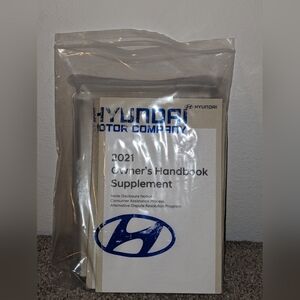 2021 Hyundai Elantra Owners Manual including‎ the Navigation book
